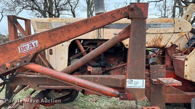 image for item ED2456 Case 830 Comfort King tractor