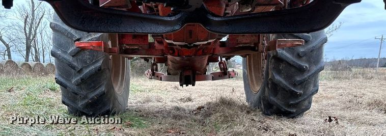 image for item ED2456 Case 830 Comfort King tractor