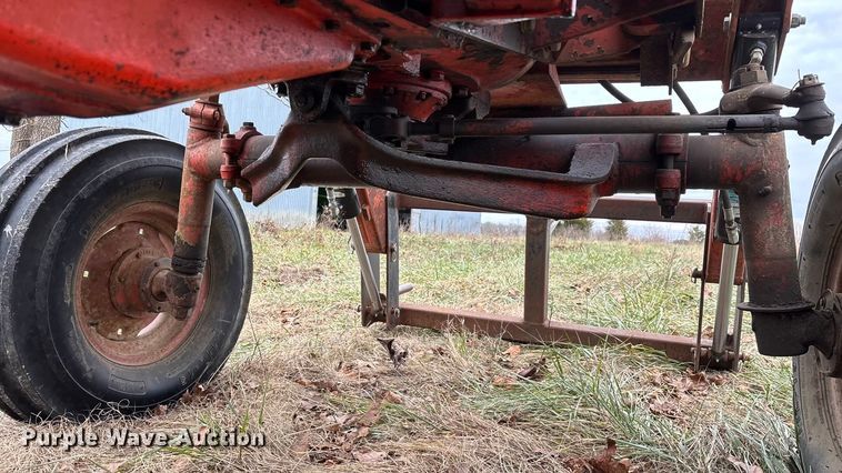 image for item ED2456 Case 830 Comfort King tractor