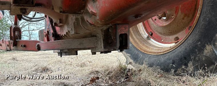 image for item ED2456 Case 830 Comfort King tractor