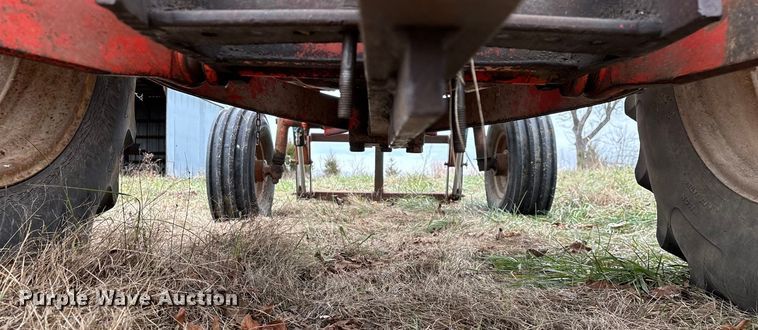 image for item ED2456 Case 830 Comfort King tractor