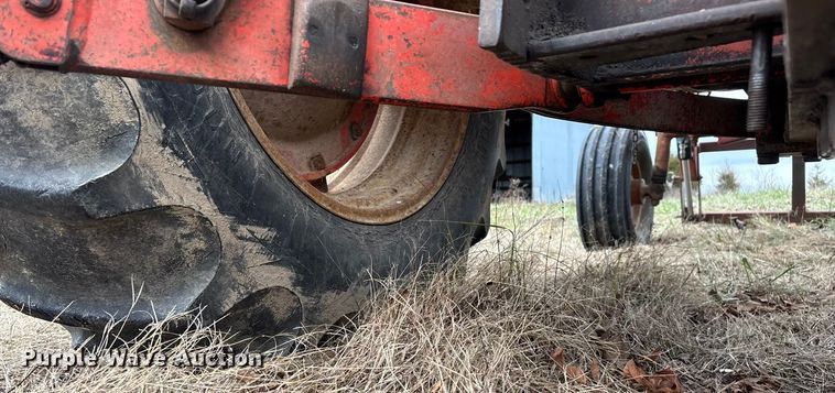 image for item ED2456 Case 830 Comfort King tractor