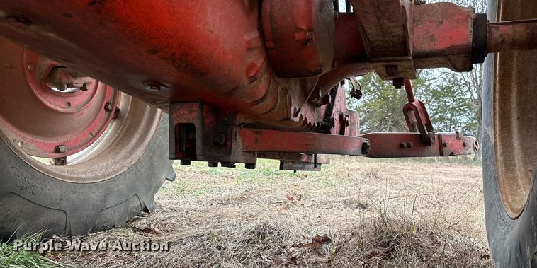 image for item ED2456 Case 830 Comfort King tractor