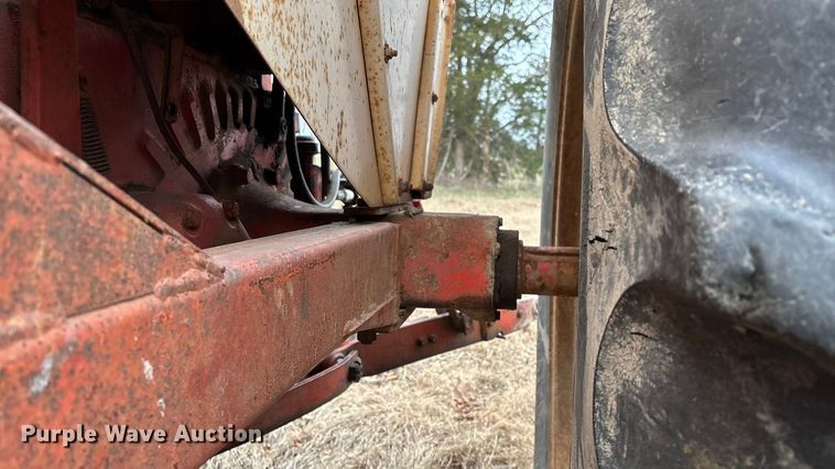 image for item ED2456 Case 830 Comfort King tractor