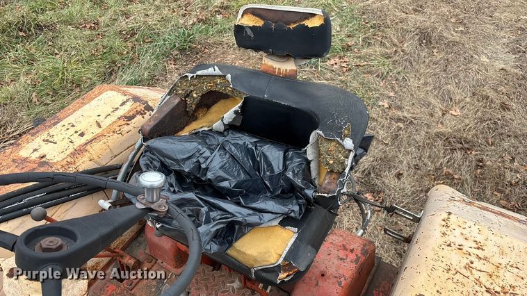 image for item ED2456 Case 830 Comfort King tractor