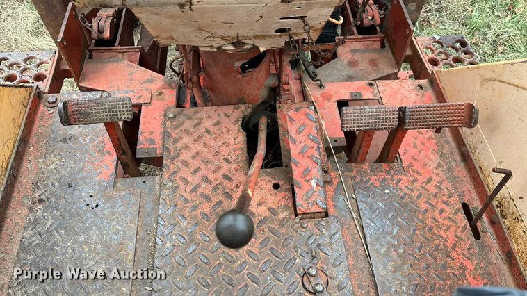 image for item ED2456 Case 830 Comfort King tractor