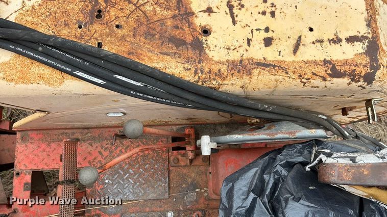 image for item ED2456 Case 830 Comfort King tractor