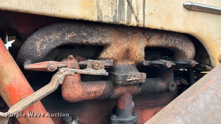 image for item ED2456 Case 830 Comfort King tractor