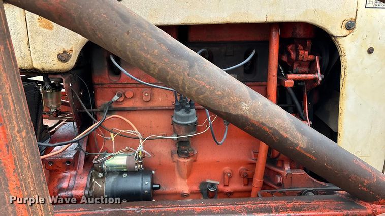 image for item ED2456 Case 830 Comfort King tractor