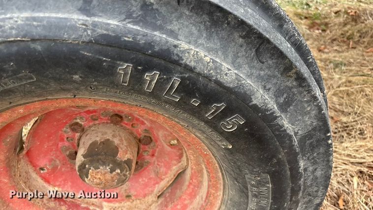 image for item ED2456 Case 830 Comfort King tractor