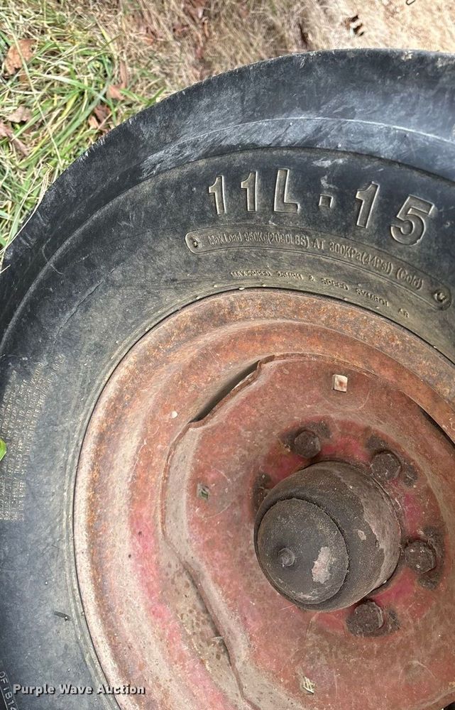 image for item ED2456 Case 830 Comfort King tractor