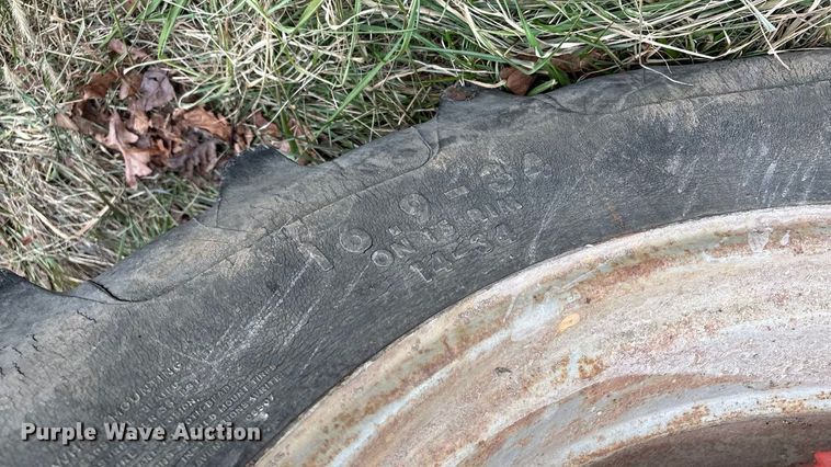 image for item ED2456 Case 830 Comfort King tractor