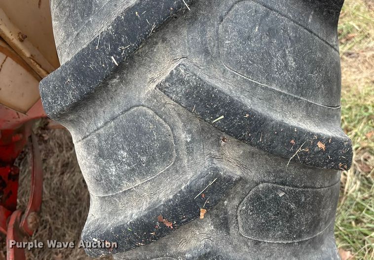 image for item ED2456 Case 830 Comfort King tractor