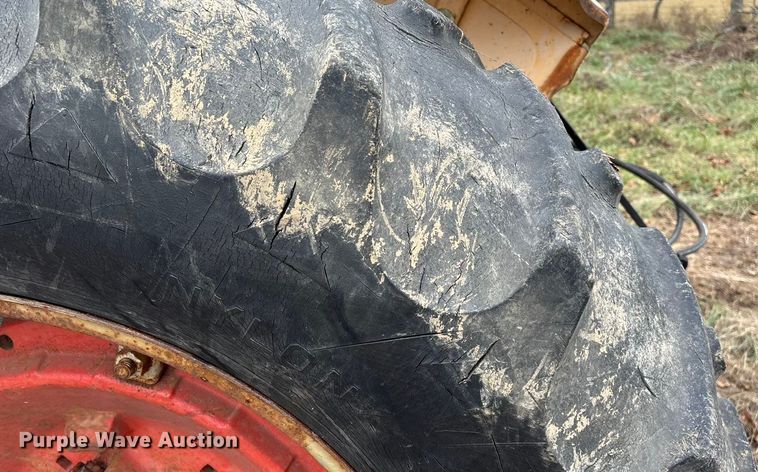 image for item ED2456 Case 830 Comfort King tractor