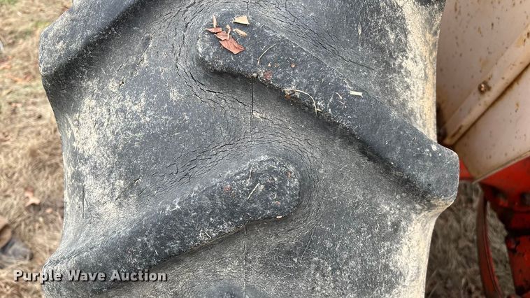 image for item ED2456 Case 830 Comfort King tractor