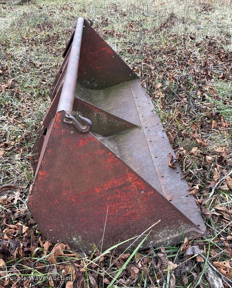 image for item ED2456 Case 830 Comfort King tractor