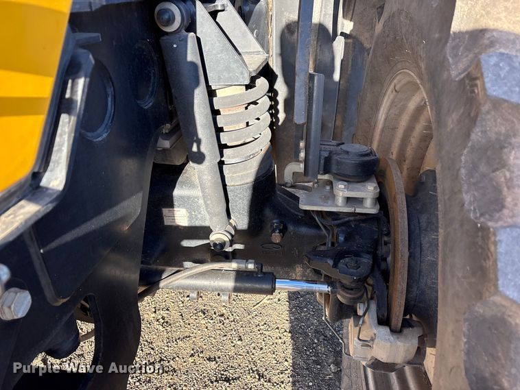 image for item EF6262 2014 JCB Fastrac 8310 MFWD tractor