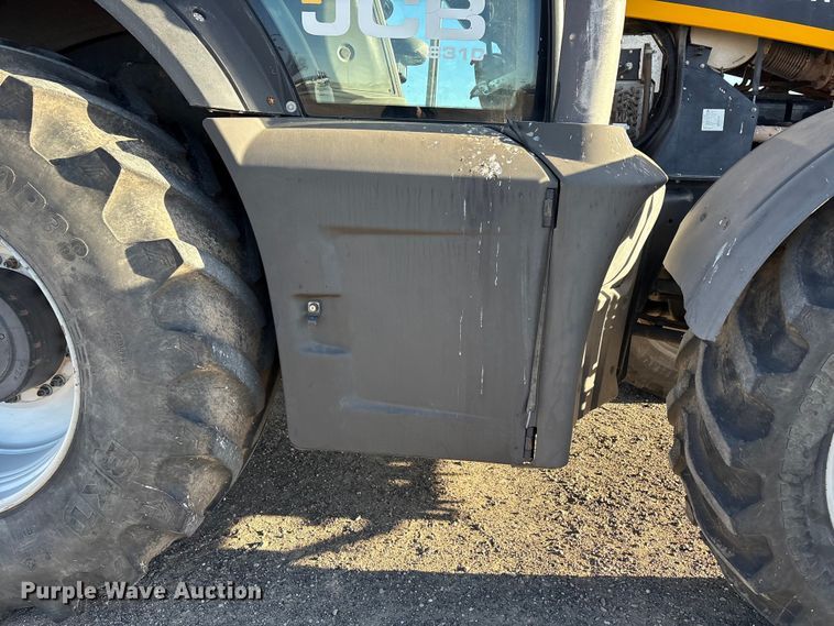 image for item EF6262 2014 JCB Fastrac 8310 MFWD tractor