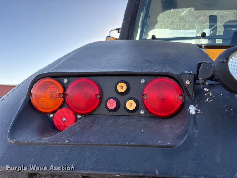 image for item EF6262 2014 JCB Fastrac 8310 MFWD tractor