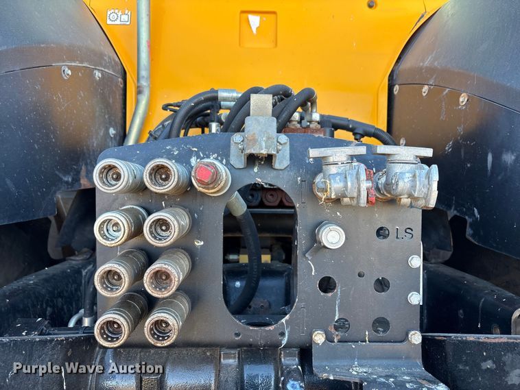 image for item EF6262 2014 JCB Fastrac 8310 MFWD tractor