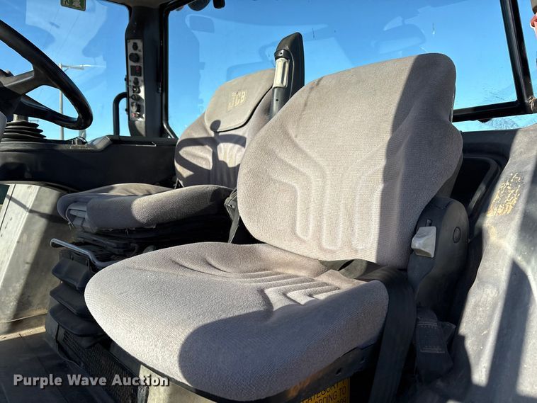 image for item EF6262 2014 JCB Fastrac 8310 MFWD tractor