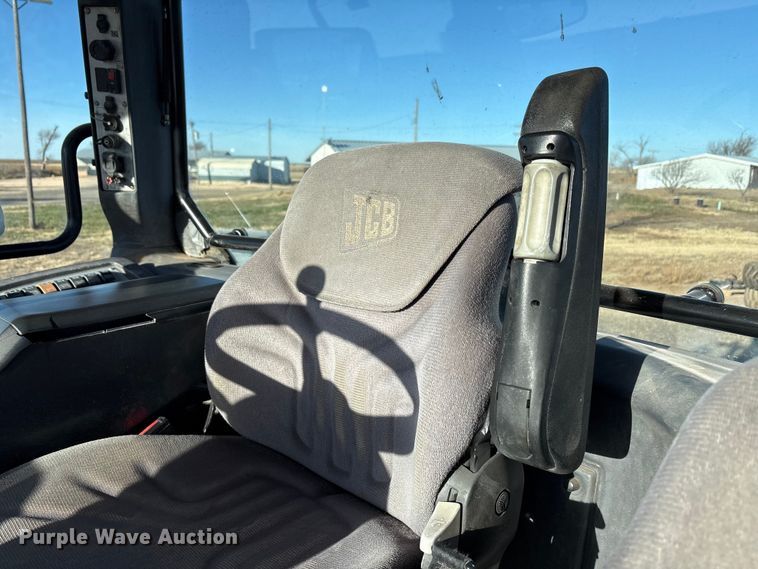 image for item EF6262 2014 JCB Fastrac 8310 MFWD tractor