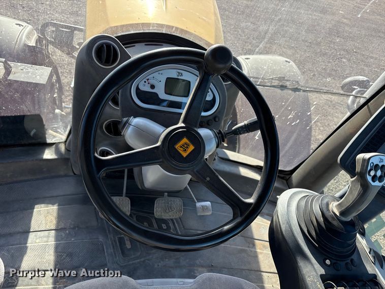 image for item EF6262 2014 JCB Fastrac 8310 MFWD tractor