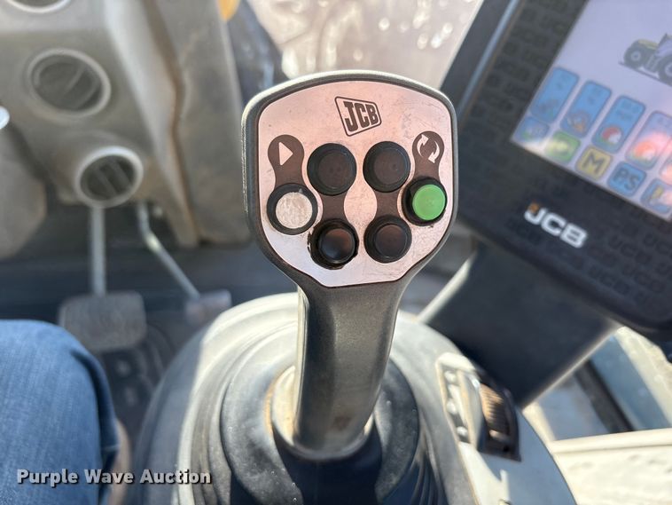 image for item EF6262 2014 JCB Fastrac 8310 MFWD tractor