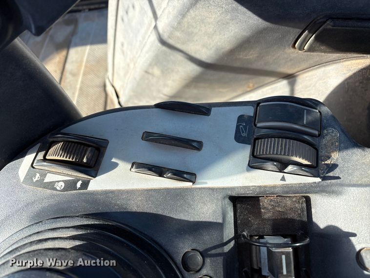 image for item EF6262 2014 JCB Fastrac 8310 MFWD tractor