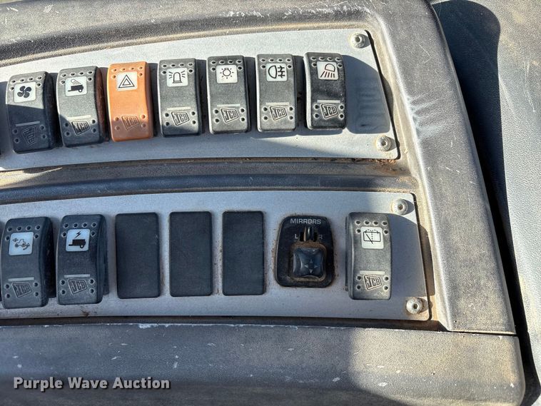 image for item EF6262 2014 JCB Fastrac 8310 MFWD tractor