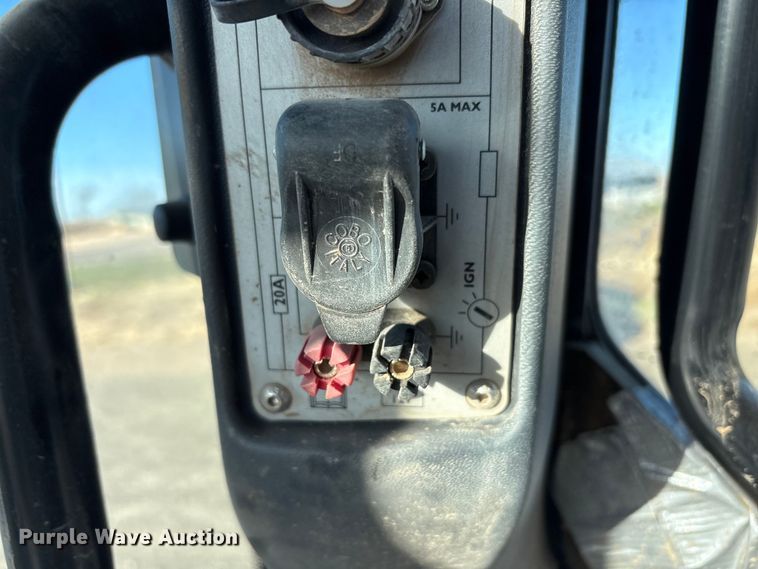 image for item EF6262 2014 JCB Fastrac 8310 MFWD tractor