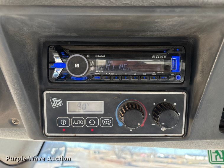 image for item EF6262 2014 JCB Fastrac 8310 MFWD tractor