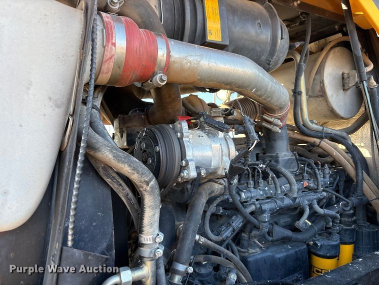 image for item EF6262 2014 JCB Fastrac 8310 MFWD tractor