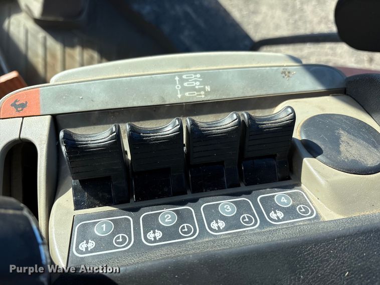 image for item EF6263 2015 Case IH Magnum 220 MFWD tractor