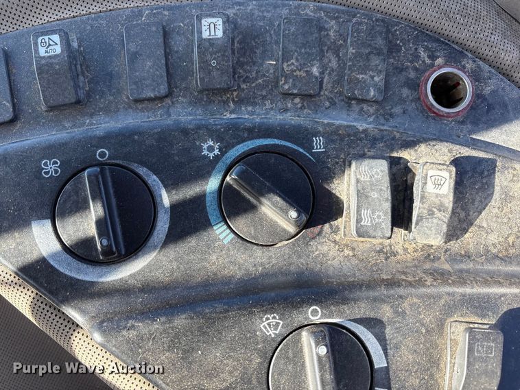 image for item EF6263 2015 Case IH Magnum 220 MFWD tractor