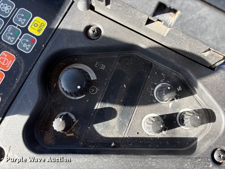 image for item EF6263 2015 Case IH Magnum 220 MFWD tractor