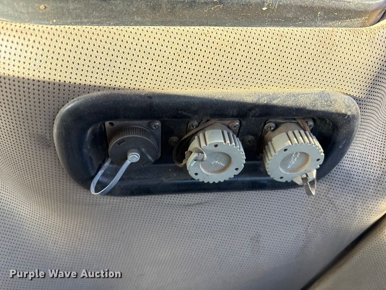 image for item EF6263 2015 Case IH Magnum 220 MFWD tractor