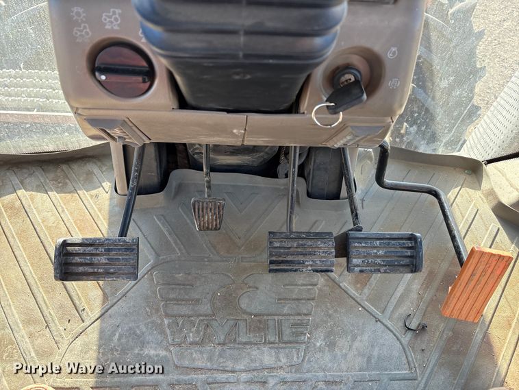 image for item EF6263 2015 Case IH Magnum 220 MFWD tractor