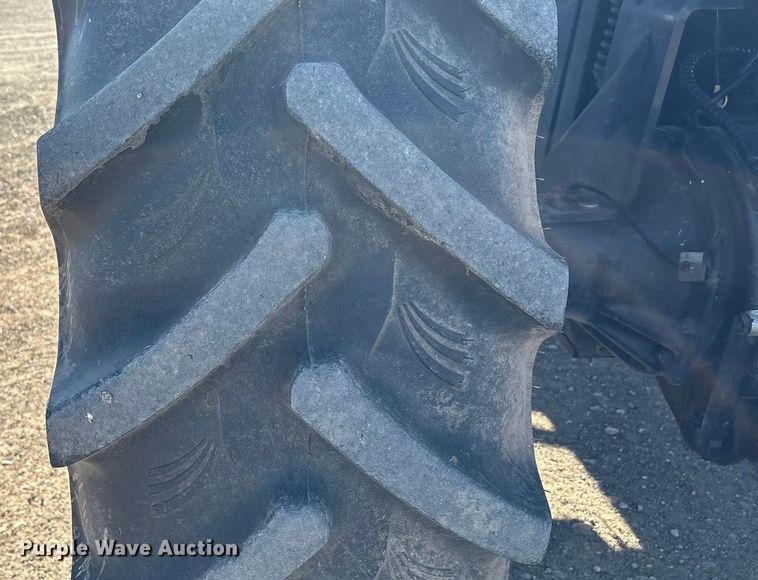 image for item EF6263 2015 Case IH Magnum 220 MFWD tractor