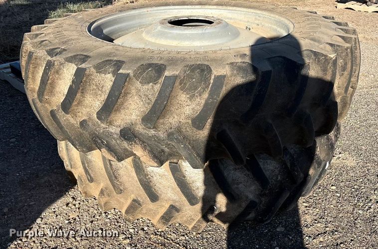 image for item EF6263 2015 Case IH Magnum 220 MFWD tractor