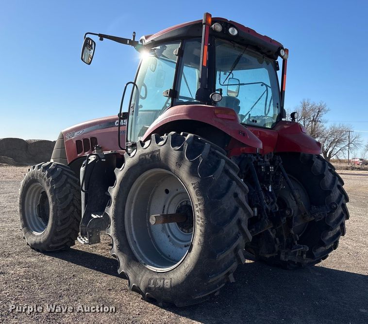 image for item EF6264 2015 Case Magnum 220 MFWD tractor