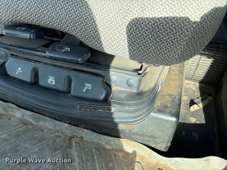 image for item EF6264 2015 Case Magnum 220 MFWD tractor