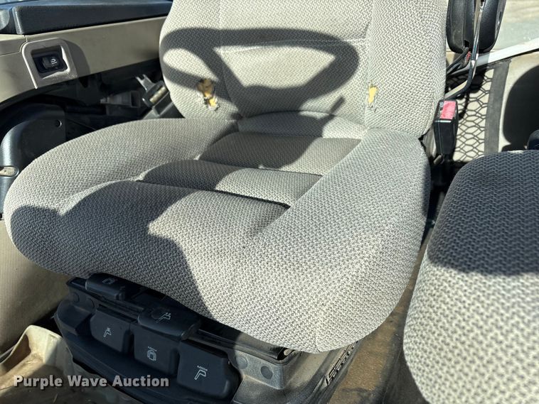 image for item EF6264 2015 Case Magnum 220 MFWD tractor