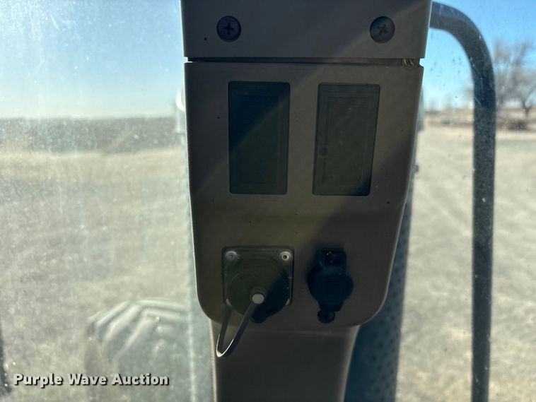 image for item EF6264 2015 Case Magnum 220 MFWD tractor