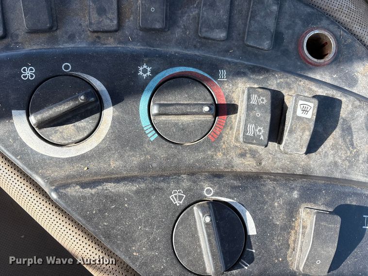 image for item EF6264 2015 Case Magnum 220 MFWD tractor