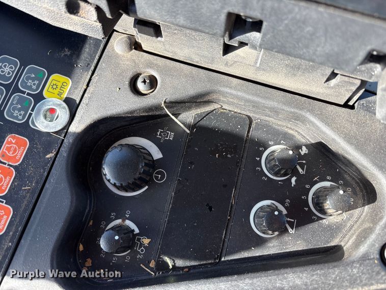 image for item EF6264 2015 Case Magnum 220 MFWD tractor