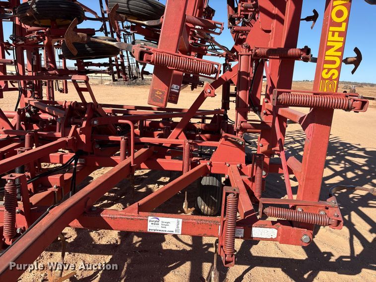 image for item EF6267 Sunflower 5053-46 field cultivator