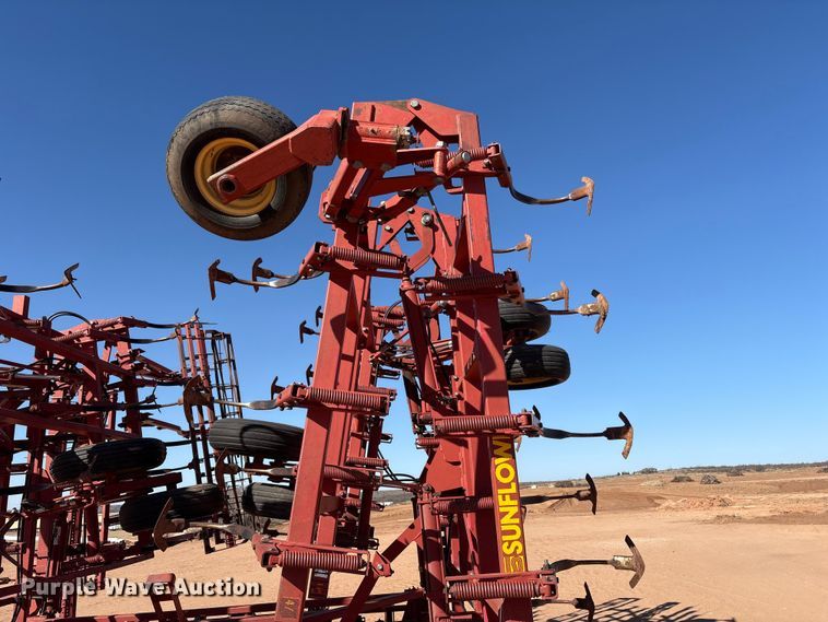 image for item EF6267 Sunflower 5053-46 field cultivator