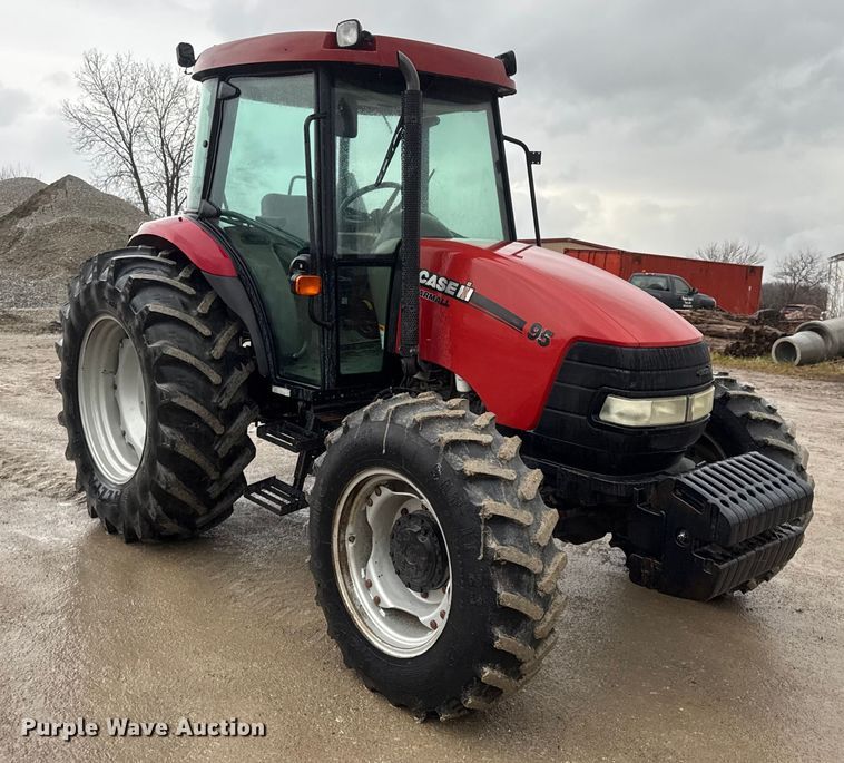 image for item EN0779 2010 Case IH Farmall 95 MFWD tractor