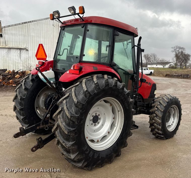 image for item EN0779 2010 Case IH Farmall 95 MFWD tractor